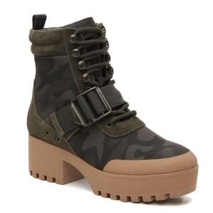 Steve Madden Nayra Platform Camo Print Combat Boot Size 8